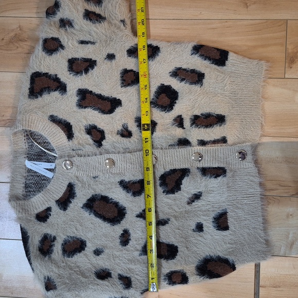 Dreamers by Debut Women's Size XS Beige Fuzzy Leopard-Print Cardigan - Picture 5 of 6